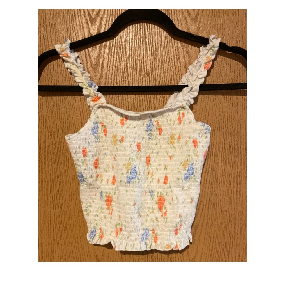 SUPER CUTE FLORAL SMOCKED TOP WITH ELASTIC BACK!